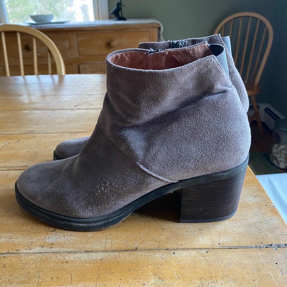 Gentle Souls by Kenneth Cole grey suede boots, size 10 - Picture 5 of 5